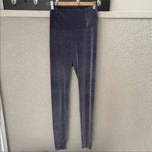 2/$20 Aritzia Wilfred Daria Velvet Pant